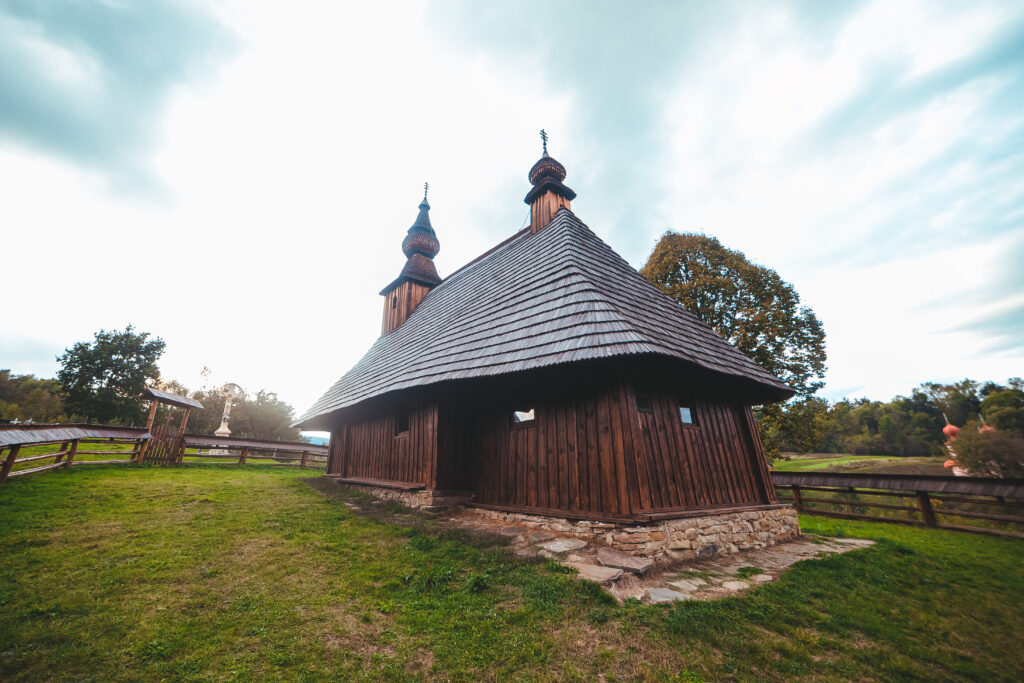 Drevený chrám Hrabová Roztoka OOCR_Horný Zemplín.jpg