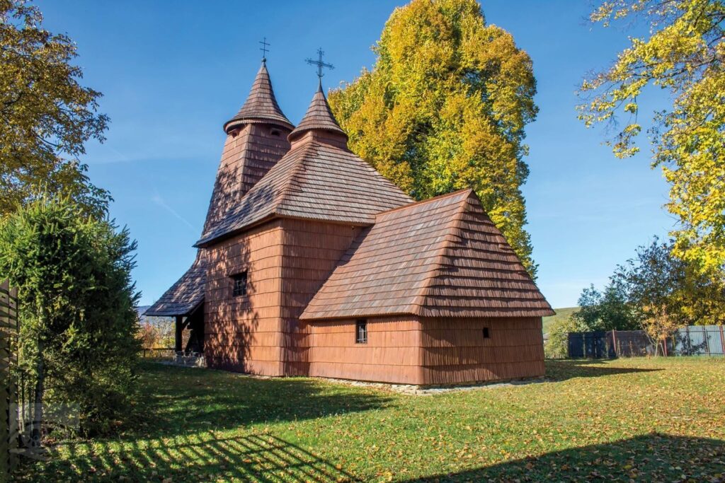 Tročany, drevený chrám
